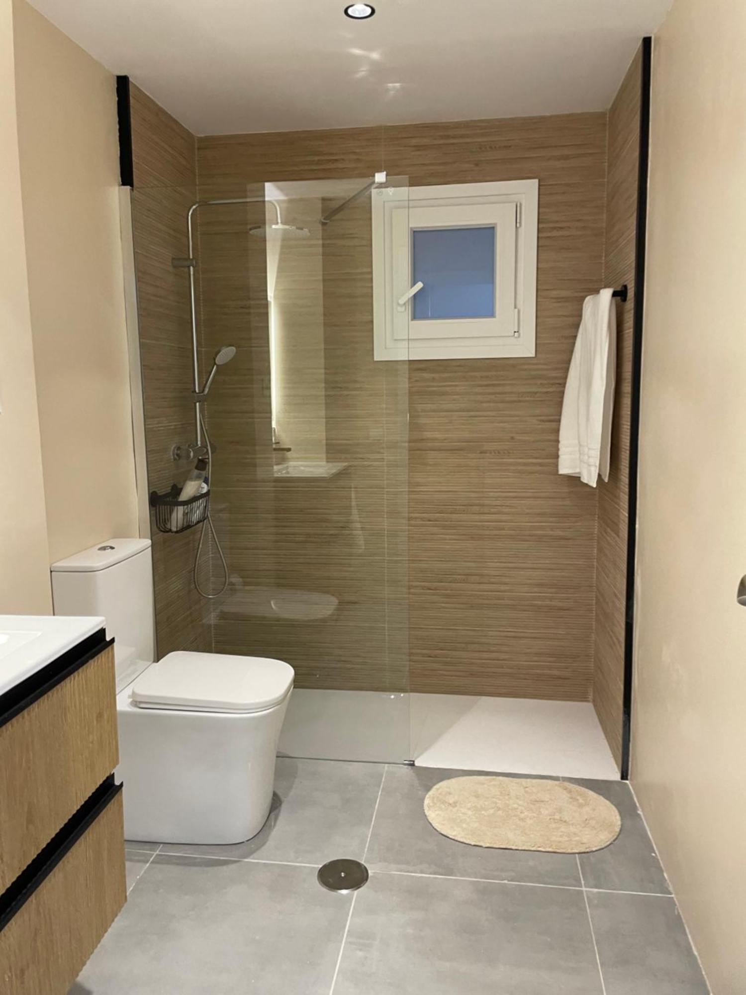 Fuengirola, 4 2 Banos Parking Apartment *
